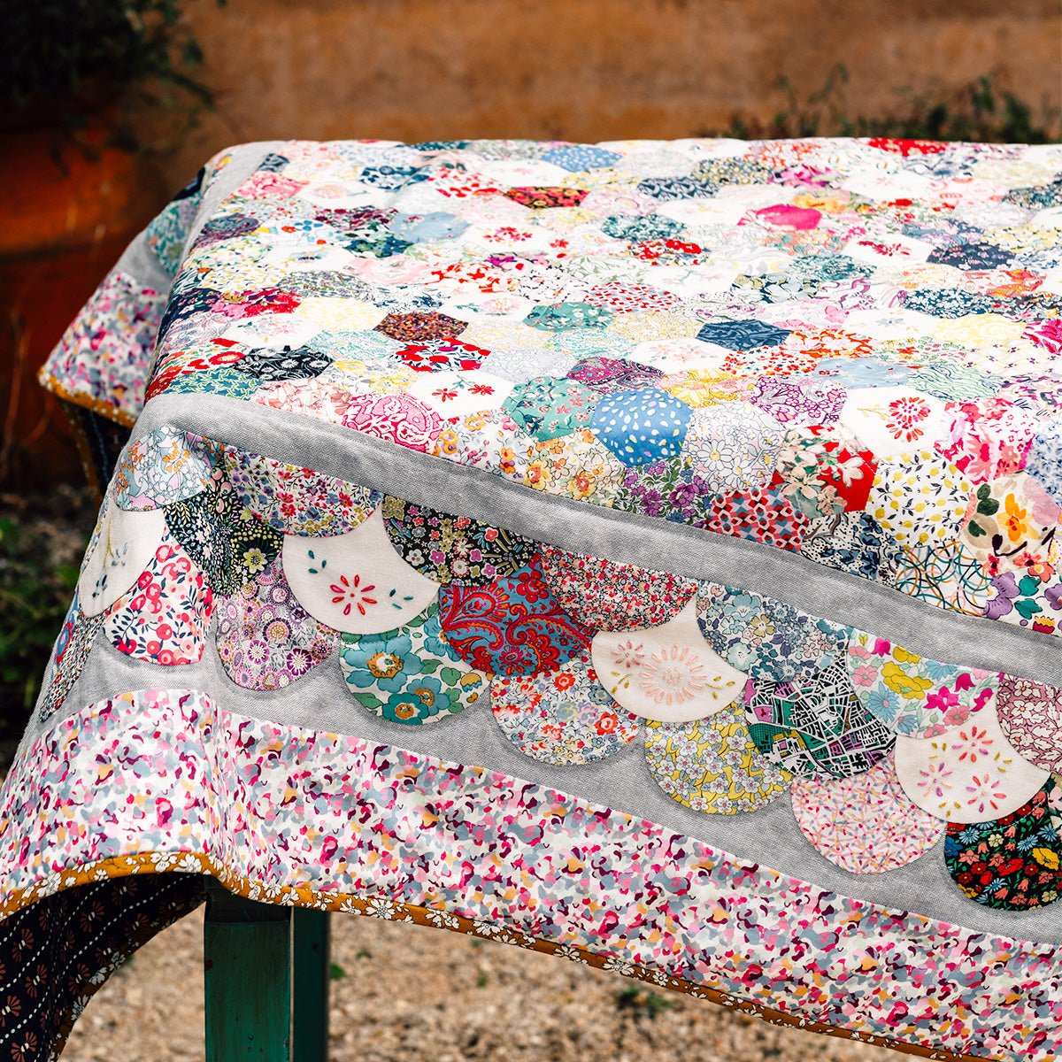 Daisy Hexies Quilt (Digital Download - PDF) - Amy Kallissa